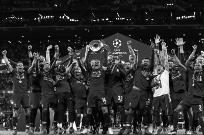 记者：恩昆库在冬窗的未来值得关注；米兰会和经纪人谈莱万