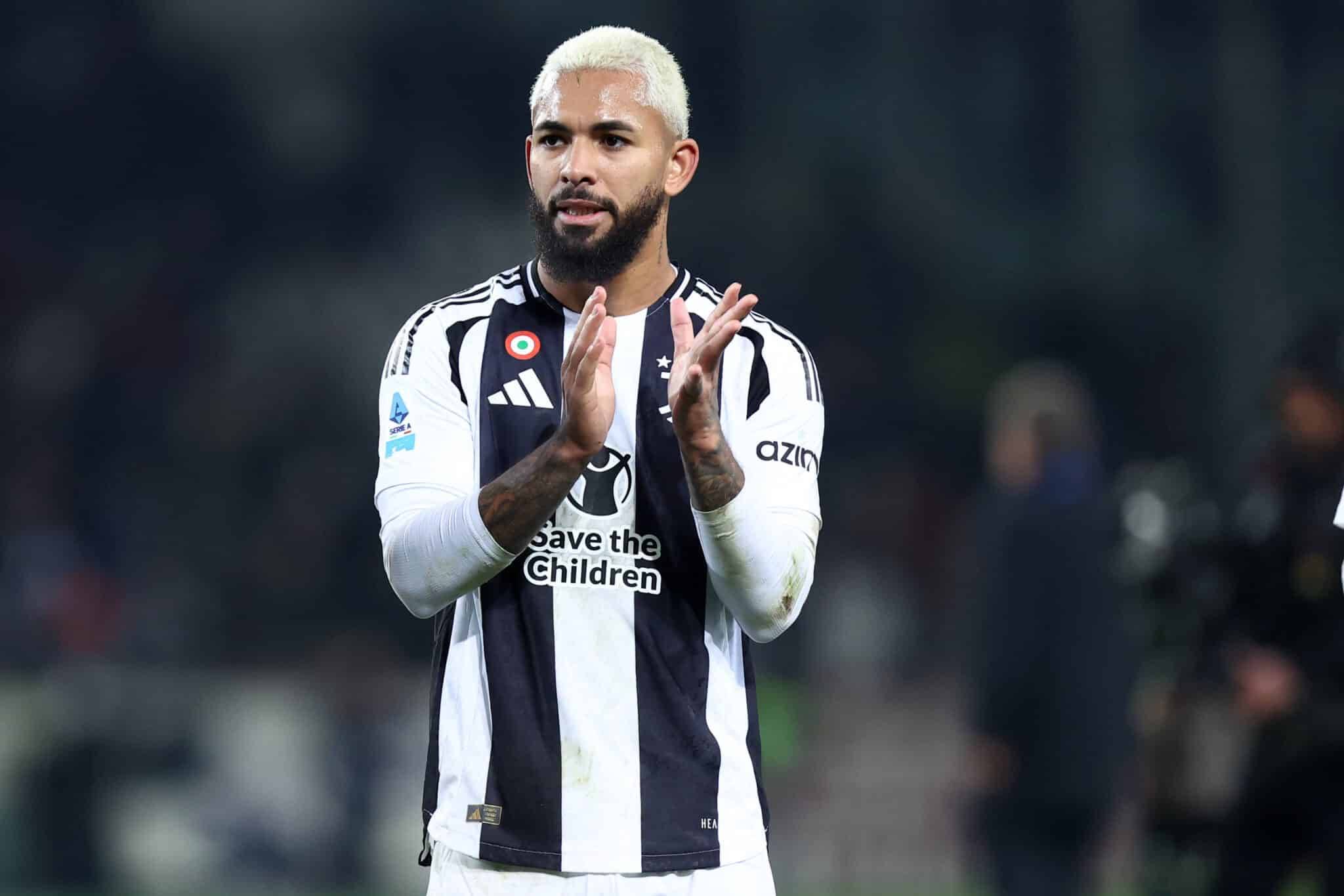 英超积分榜：曼联力克狼队升至第6，曼城落后榜首阿森纳2分（英超最新积分榜：曼联击败狼队升至第六，曼城距领头羊阿森纳仅差2分）