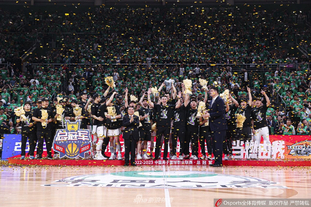 米体：伊尔迪兹和尤文续约谈判依旧没进展，球员希望提高薪资（米体：尤文与伊尔迪兹续约谈判仍无进展，球员提出加薪诉求）