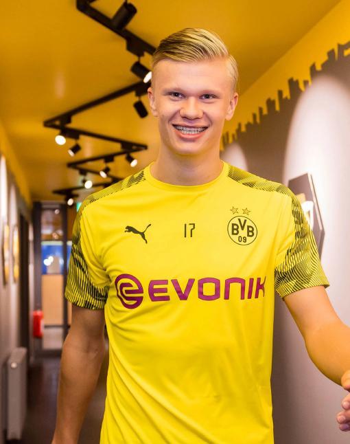 简直令人叹为观止，11年前的今天，拉姆塞打进了欧冠历史上最伟大的进球之一