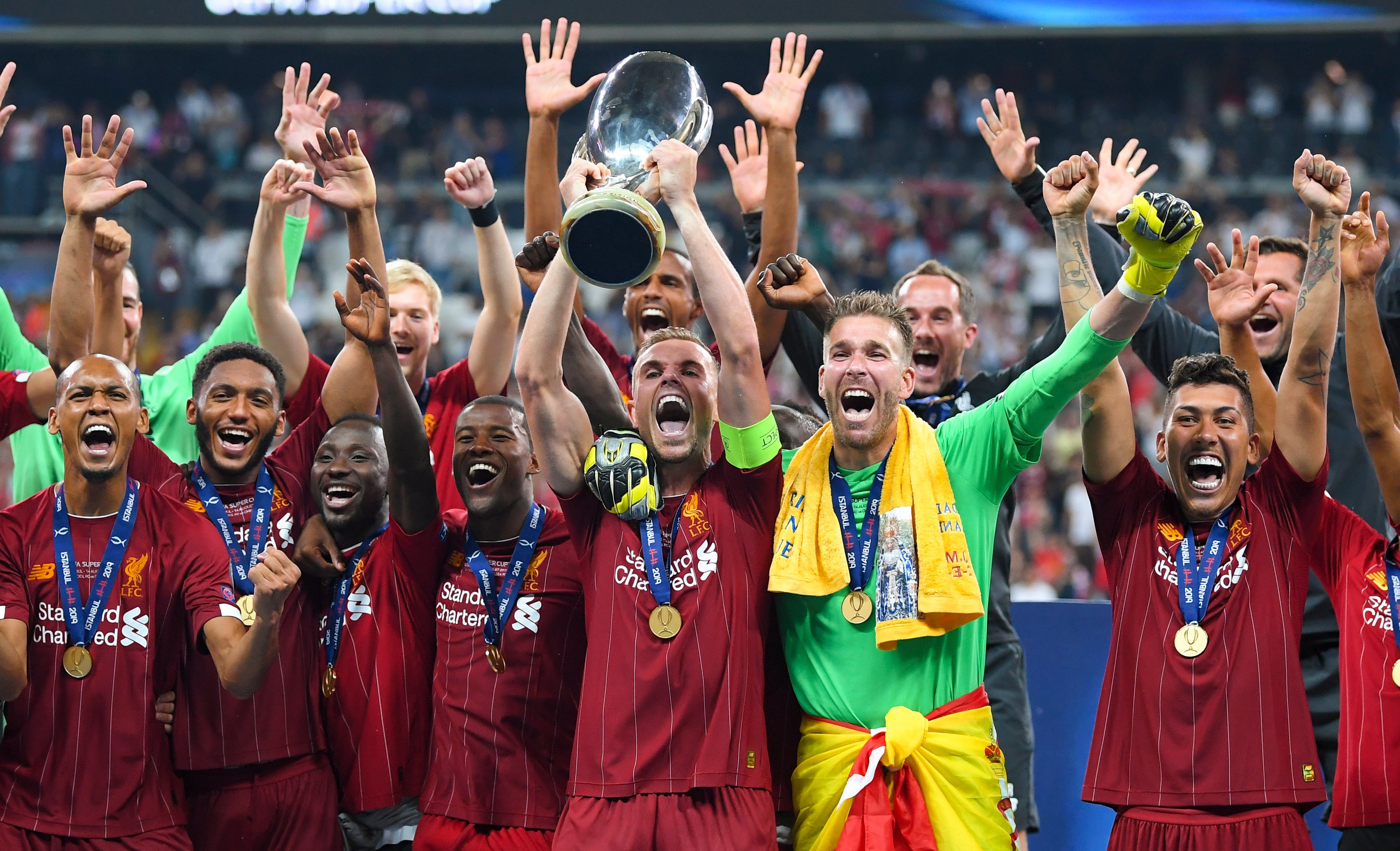 本泽马评选历史最佳阵容：（本泽马公布心目中历史最佳阵容）